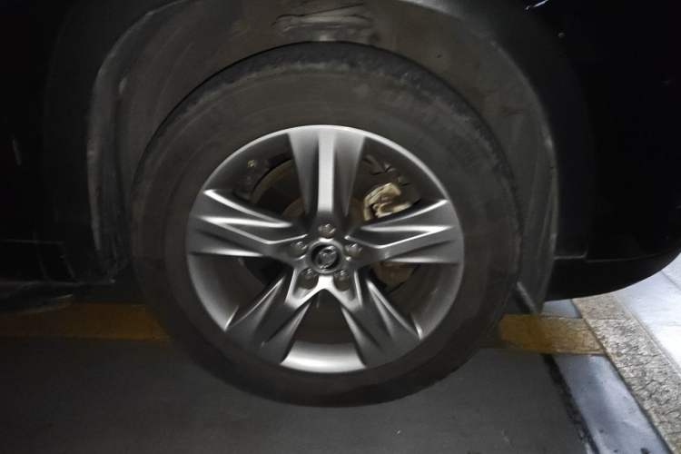 Used Toyota Highlander 2018 2.0T Four-Wheel Drive Supreme Edition 7-Seater China VI Right Front Wheel Hub