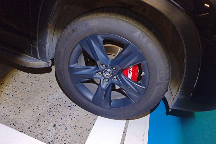 Used Toyota Highlander 2018 2.0T Four-Wheel Drive Knight Edition 7 Seats China VI Standard Right Front Wheel Hub