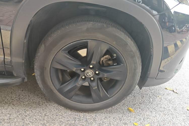Used Toyota Highlander 2018 2.0T Four-Wheel Drive Knight Edition 7 Seats China VI Standard Right Front Wheel Hub