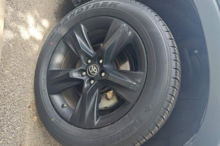 Used Toyota Highlander 2018 2.0T Four-Wheel Drive Luxury Version 7 Seats China VI Standard Right Front Wheel Hub