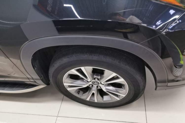 Used Toyota Highlander 2018 2.0T Two-Wheel Drive Elite Version 5 Seats China VI Standard Right Front Wheel Hub