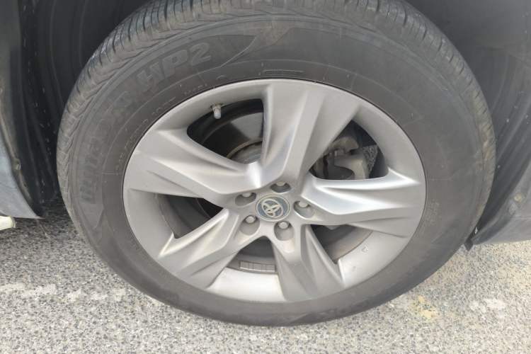 Used Toyota Highlander 2018 2.0T Four-Wheel Drive Prestige Version 7 Seats China VI Standard Right Front Wheel Hub
