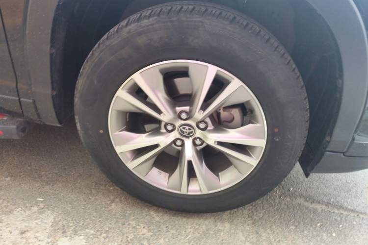 Used Toyota Highlander 2018 2.0T Four-Wheel Drive Elite Edition 7 Seats China V Standard Right Front Wheel Hub
