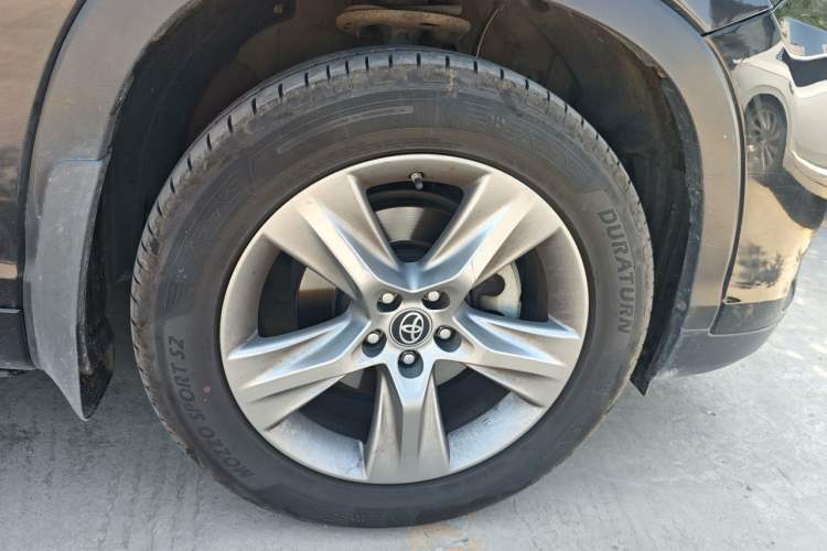 Used Toyota Highlander 2018 2.0T Four-Wheel Drive Supreme Edition 7-Seater China VI Right Front Wheel Hub