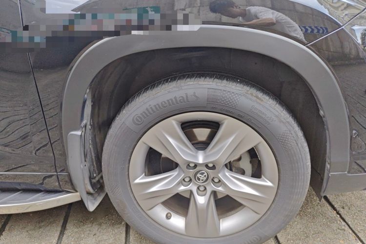 Used Toyota Highlander 2018 2.0T Two-Wheel Drive Prestige Edition 7 Seats China VI Standard Right Front Wheel Hub