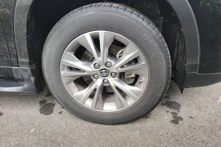 Used Toyota Highlander 2018 2.0T Four-Wheel Drive Elite Edition 7 Seats China VI Standard Right Front Wheel Hub