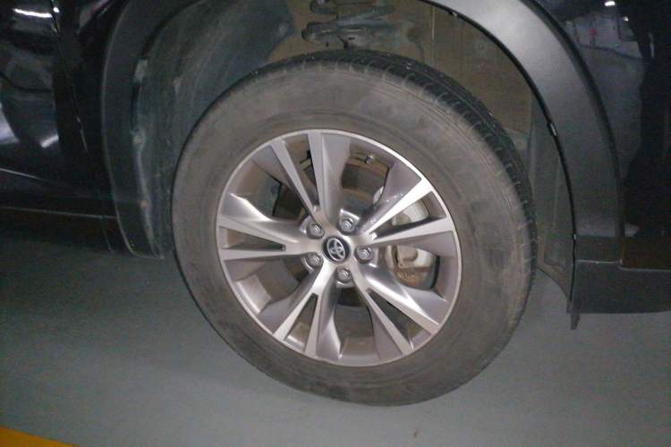 Used Toyota Highlander 2018 2.0T Two-Wheel Drive Elite Version 5 Seats China VI Standard Right Front Wheel Hub