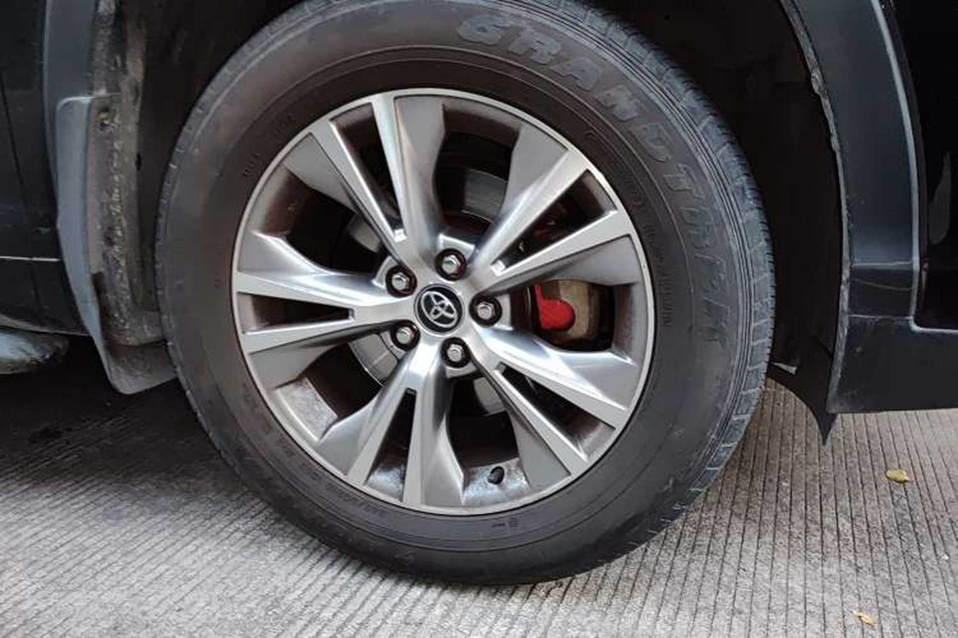 Used Toyota Highlander 2018 2.0T Two-Wheel Drive Elite Version 5 Seats China VI Standard Right Front Wheel Hub