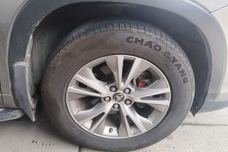 Used Toyota Highlander 2018 2.0T Four-Wheel Drive Elite Edition 7 Seats China V Standard Right Front Wheel Hub