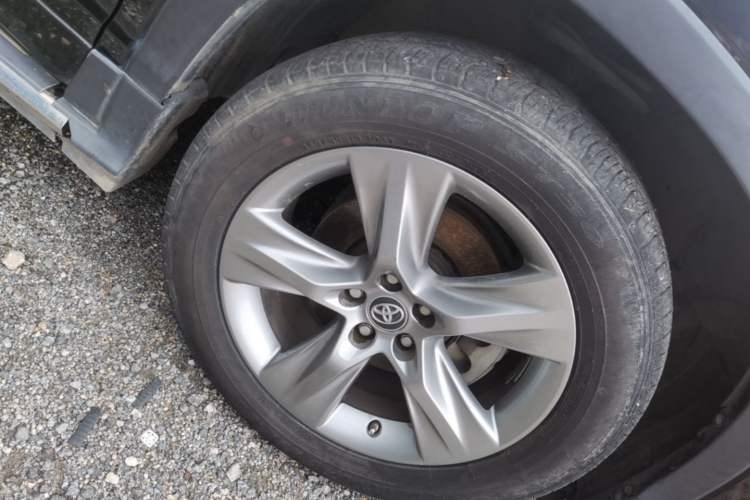 Used Toyota Highlander 2018 2.0T Four-Wheel Drive Luxury Version 7 Seats China VI Standard Right Front Wheel Hub