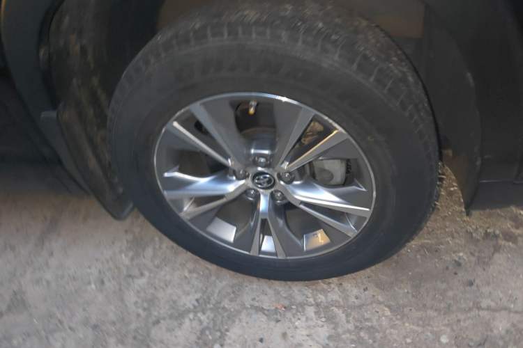 Used Toyota Highlander 2018 2.0T Two-Wheel Drive Elite Version 5 Seats China VI Standard Right Front Wheel Hub