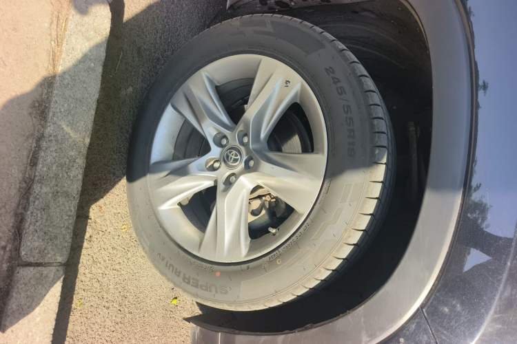 Used Toyota Highlander 2018 2.0T Four-Wheel Drive Prestige Version 7 Seats China VI Standard Right Front Wheel Hub
