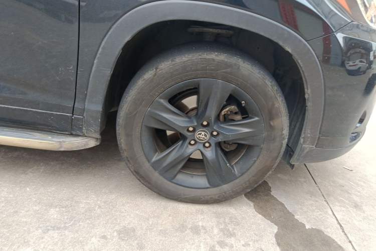 Used Toyota Highlander 2018 2.0T Four-Wheel Drive Knight Edition 7 Seats China VI Standard Right Front Wheel Hub