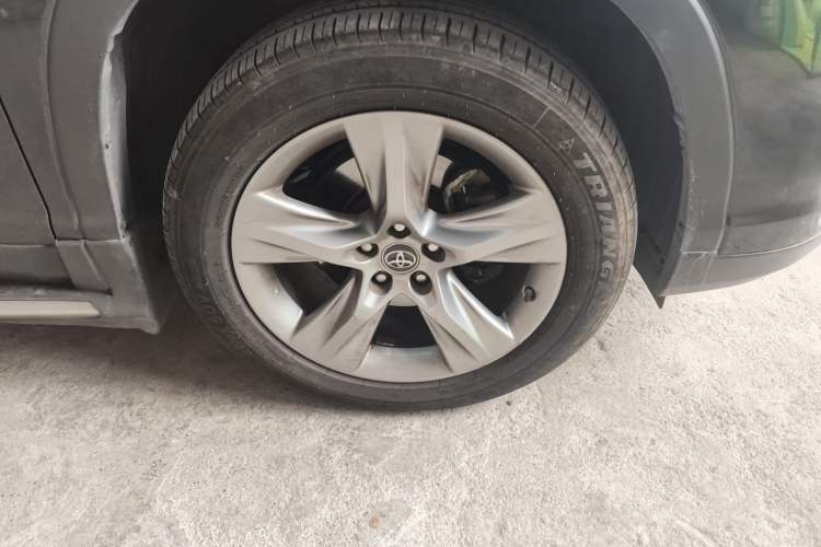 Used Toyota Highlander 2018 2.0T Four-Wheel Drive Luxury Edition 7 Seats China V Emission Standard Right Front Wheel Hub