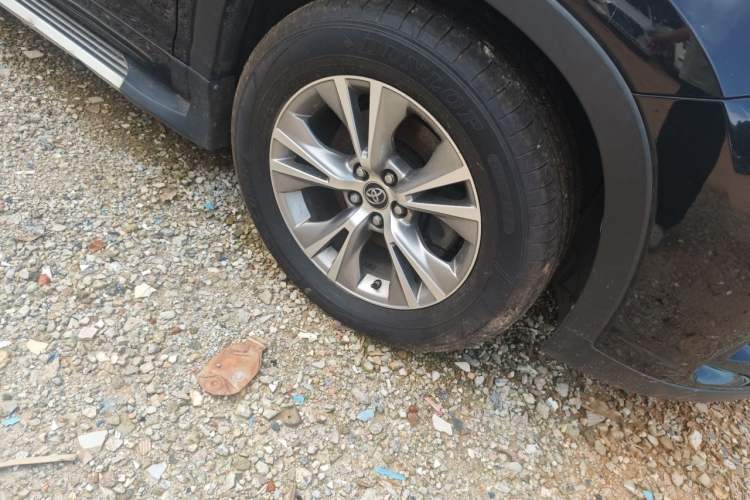 Used Toyota Highlander 2018 2.0T Four-Wheel Drive Elite Edition 7 Seats China V Standard Right Front Wheel Hub