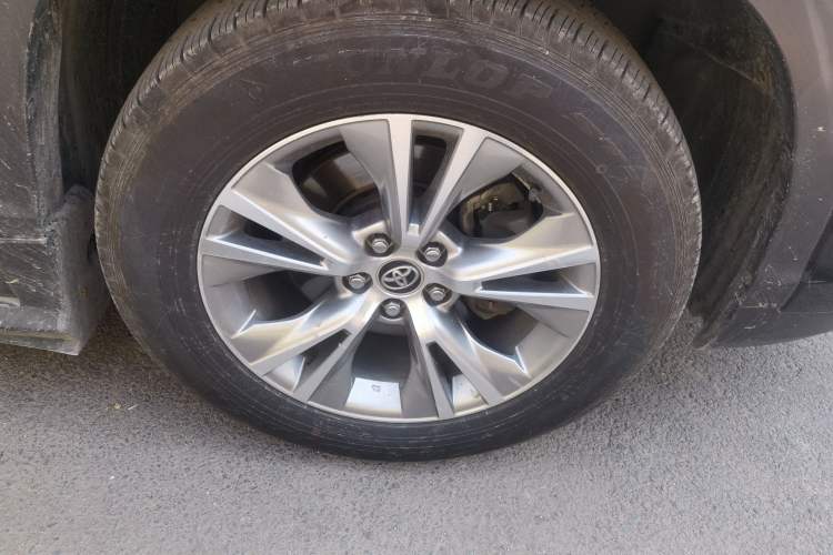 Used Toyota Highlander 2018 2.0T Four-Wheel Drive Elite Edition 7 Seats China V Standard Right Front Wheel Hub