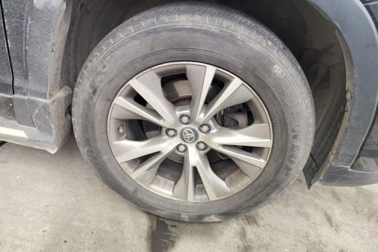 Used Toyota Highlander 2018 2.0T Four-Wheel Drive Elite Edition 7 Seats China V Standard Right Front Wheel Hub
