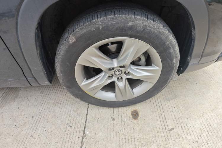 Used Toyota Highlander 2018 2.0T Four-Wheel Drive Ultimate Edition 7-Seater Emission Standard China V Right Front Wheel Hub