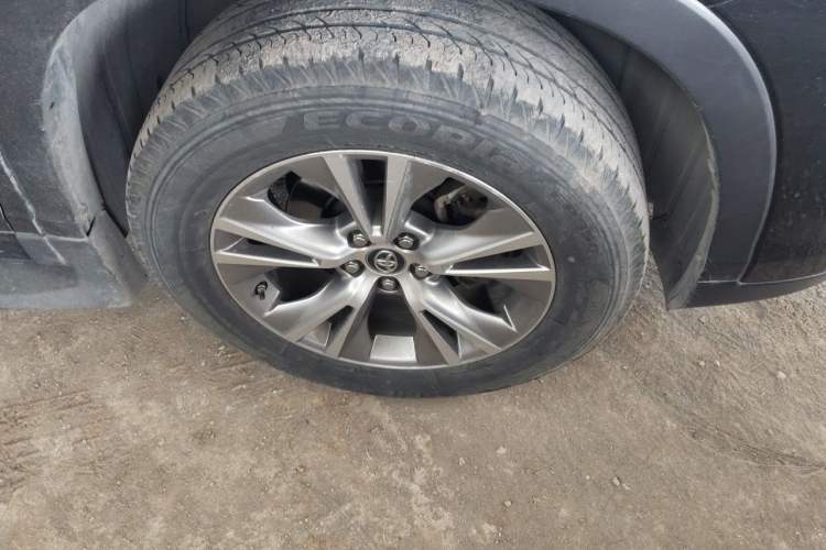 Used Toyota Highlander 2018 2.0T Four-Wheel Drive Elite Edition 7 Seats China VI Standard Right Front Wheel Hub