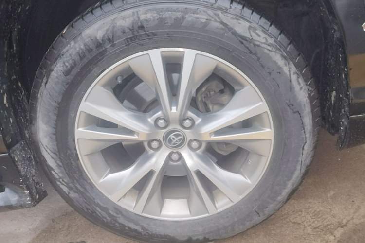 Used Toyota Highlander 2018 2.0T Two-Wheel Drive Elite Edition 5 Seats Emission Standard China V Right Front Wheel Hub