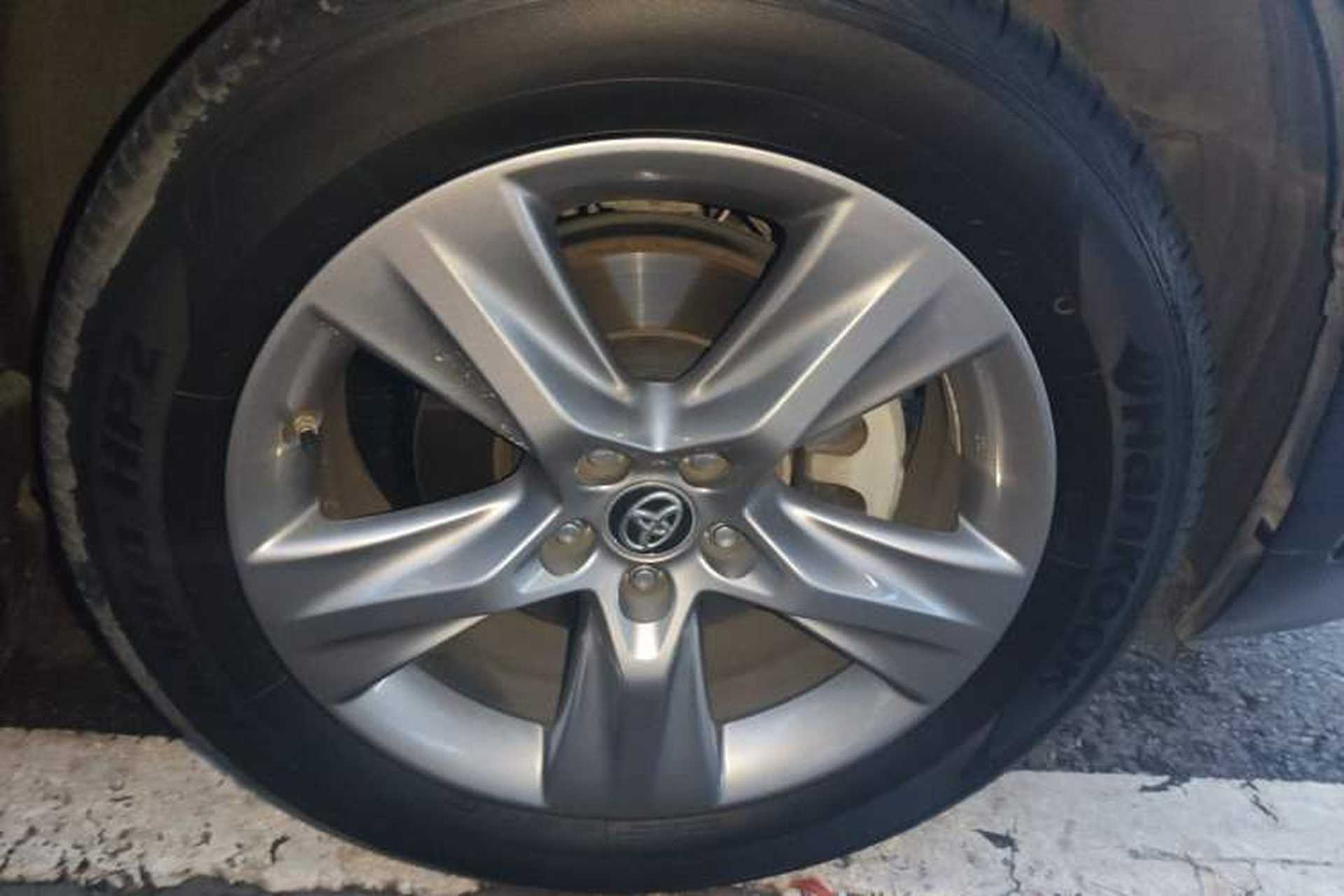 Used Toyota Highlander 2018 2.0T Four-Wheel Drive Prestige Version 7 Seats China V Emission Standard Right Front Wheel Hub