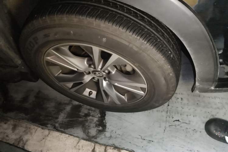 Used Toyota Highlander 2018 2.0T Two-Wheel Drive Elite Edition 5 Seats Emission Standard China V Right Front Wheel Hub