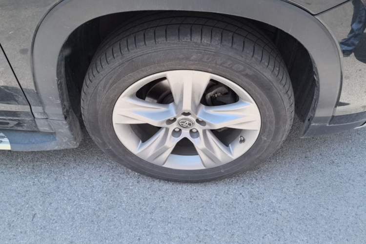Used Toyota Highlander 2018 2.0T Four-Wheel Drive Knight Edition 7 Seats China VI Standard Right Front Wheel Hub