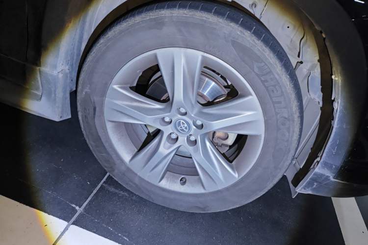 Used Toyota Highlander 2018 2.0T Four-Wheel Drive Luxury Version 7 Seats China VI Standard Right Front Wheel Hub