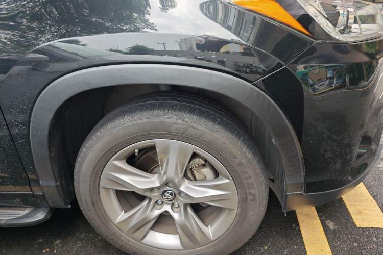 Used Toyota Highlander 2018 2.0T Four-Wheel Drive Luxury Edition 7 Seats China V Emission Standard Right Front Wheel Hub