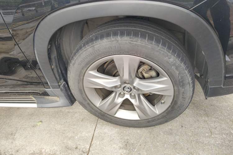 Used Toyota Highlander 2018 2.0T Four-Wheel Drive Luxury Version 7 Seats China VI Standard Right Front Wheel Hub