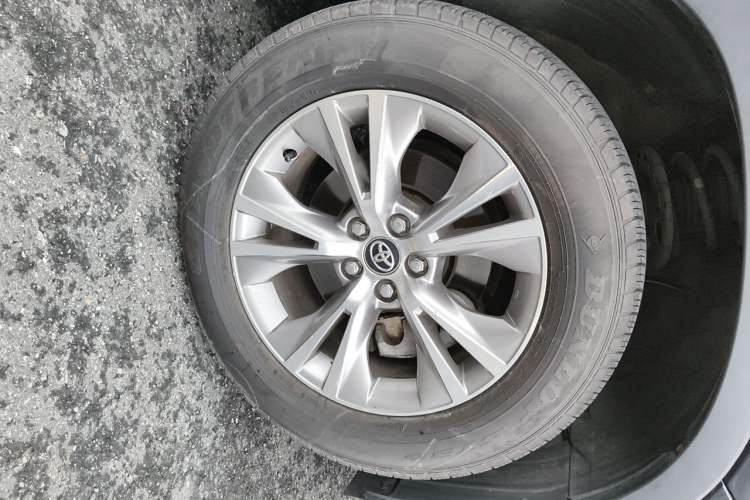 Used Toyota Highlander 2018 2.0T Four-Wheel Drive Elite Edition 7 Seats China V Standard Right Front Wheel Hub