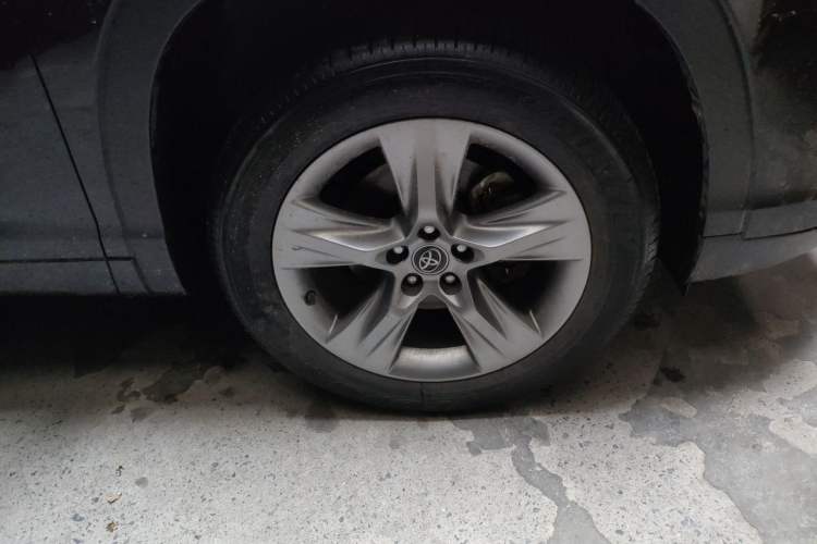 Used Toyota Highlander 2018 2.0T Four-Wheel Drive Prestige Version 7 Seats China VI Standard Right Front Wheel Hub
