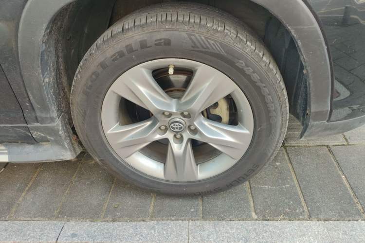 Used Toyota Highlander 2018 2.0T Four-Wheel Drive Prestige Version 7 Seats China VI Standard Right Front Wheel Hub