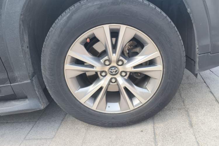 Used Toyota Highlander 2018 2.0T Four-Wheel Drive Elite Edition 7 Seats China V Standard Right Front Wheel Hub