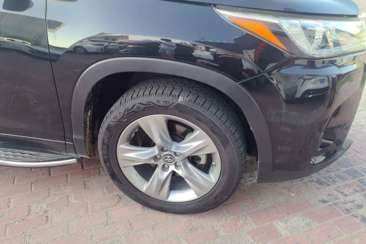 Used Toyota Highlander 2018 2.0T Four-Wheel Drive Luxury Edition 7 Seats China V Emission Standard Right Front Wheel Hub