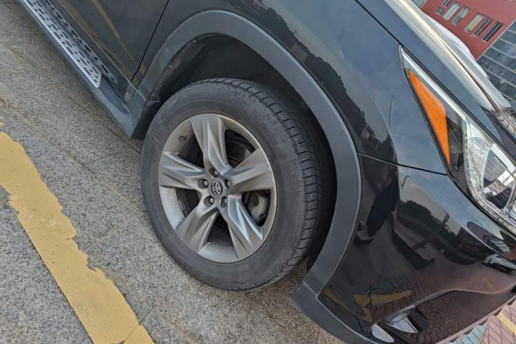 Used Toyota Highlander 2018 2.0T Two-Wheel Drive Prestige Version 7 Seats China V Emission Standard Right Front Wheel Hub