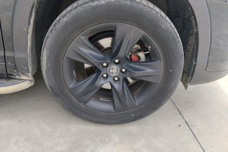 Used Toyota Highlander 2018 2.0T Four-Wheel Drive Knight Edition 7 Seats China VI Standard Right Front Wheel Hub