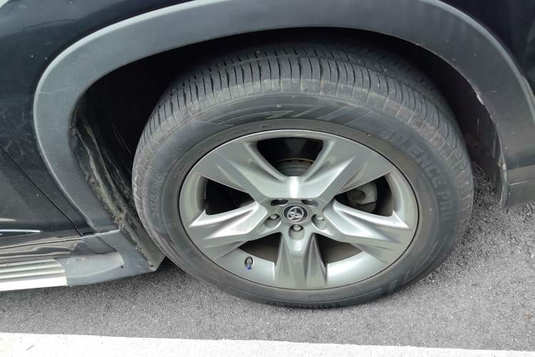 Used Toyota Highlander 2018 2.0T Two-Wheel Drive Prestige Version 7 Seats China V Emission Standard Right Front Wheel Hub