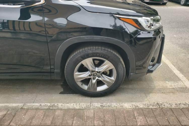 Used Toyota Highlander 2018 2.0T Four-Wheel Drive Supreme Edition 7-Seater China VI Right Front Wheel Hub