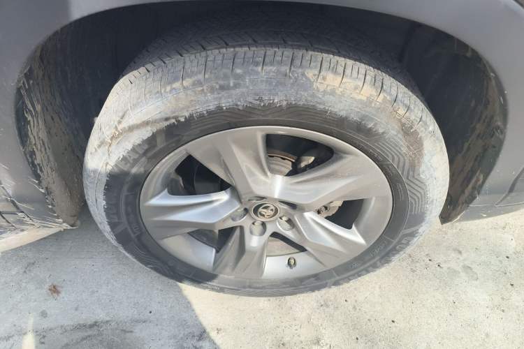 Used Toyota Highlander 2018 2.0T Four-Wheel Drive Luxury Edition 7 Seats China V Emission Standard Right Front Wheel Hub