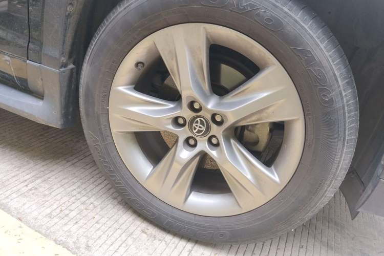 Used Toyota Highlander 2018 2.0T Four-Wheel Drive Prestige Version 7 Seats China VI Standard Right Front Wheel Hub