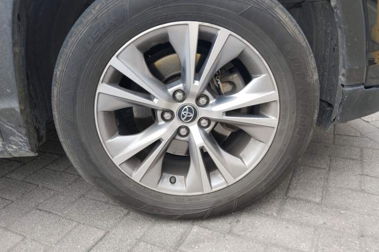 Used Toyota Highlander 2018 2.0T Four-Wheel Drive Elite Edition 7 Seats China VI Standard Right Front Wheel Hub