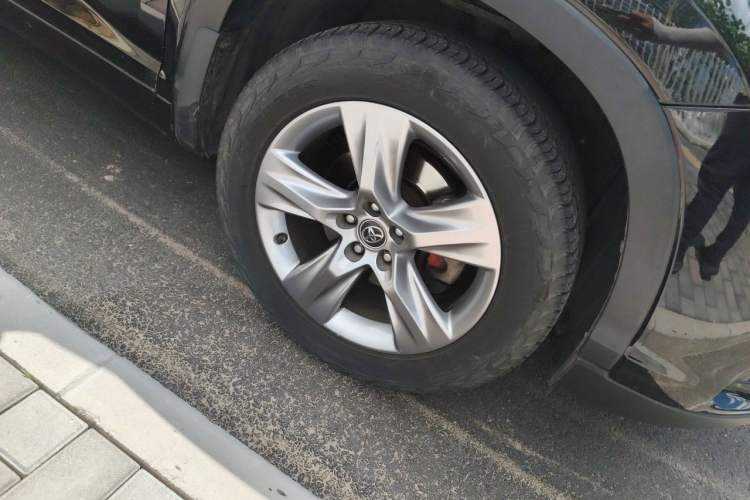 Used Toyota Highlander 2018 2.0T Four-Wheel Drive Luxury Edition 7 Seats China V Emission Standard Right Front Wheel Hub