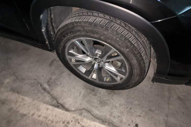 Used Toyota Highlander 2018 2.0T Two-Wheel Drive Elite Version 5 Seats China VI Standard Right Front Wheel Hub