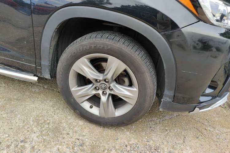 Used Toyota Highlander 2018 2.0T Four-Wheel Drive Luxury Version 7 Seats China VI Standard Right Front Wheel Hub