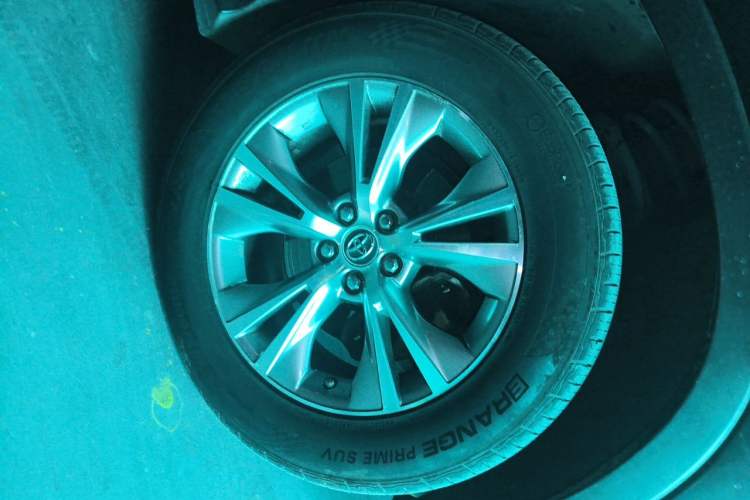 Used Toyota Highlander 2018 2.0T Two-Wheel Drive Elite Version 5 Seats China VI Standard Right Front Wheel Hub