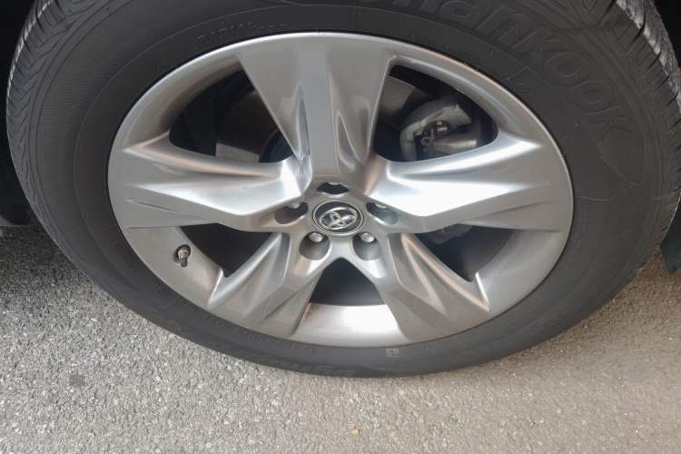 Used Toyota Highlander 2018 2.0T Four-Wheel Drive Supreme Edition 7-Seater China VI Right Front Wheel Hub