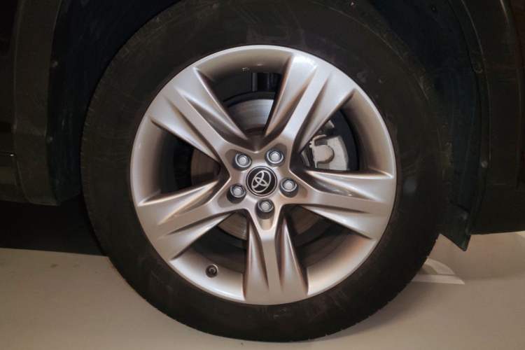 Used Toyota Highlander 2018 2.0T Four-Wheel Drive Supreme Edition 7-Seater China VI Right Front Wheel Hub