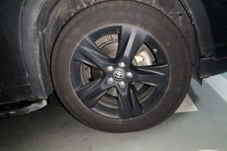 Used Toyota Highlander 2018 2.0T Four-Wheel Drive Knight Edition 7 Seats China VI Standard Right Front Wheel Hub