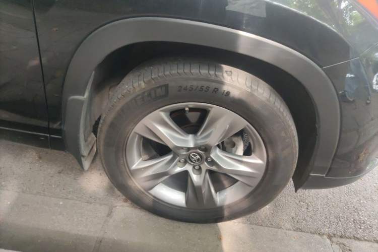 Used Toyota Highlander 2018 2.0T Four-Wheel Drive Ultimate Edition 7-Seater Emission Standard China V Right Front Wheel Hub